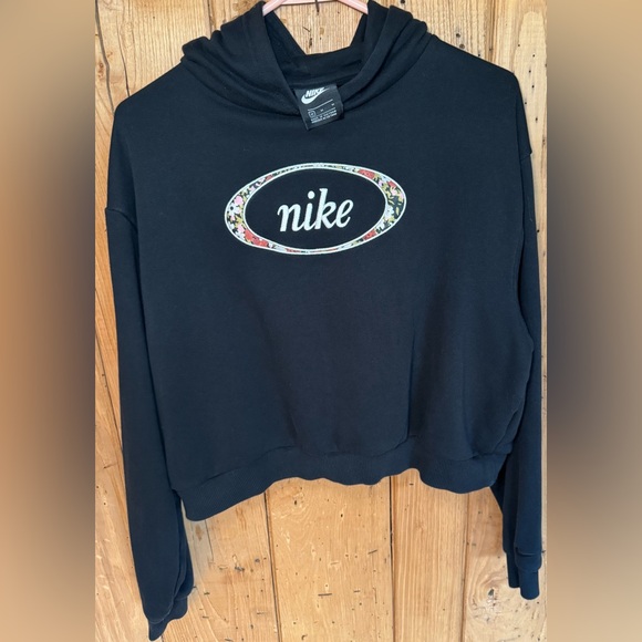 Nike Sweaters - Nike Women’s Black Floral Crop Hoodie Sweatshirt Pullover Medium